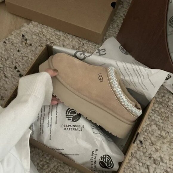 Brand New Women's Ugg Tasman Slip-Ons - Picture 4 of 9